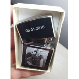 Brichetă Personalizată Tip Zippo cu Poză și Mesaj, Gravură, Cadou Ideal pentru Iubit / Soț, Cutie Cadou Inclusă