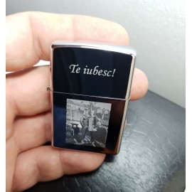 Brichetă Personalizată Tip Zippo cu Poză și Mesaj, Gravură, Cadou Ideal pentru Iubit / Soț, Cutie Cadou Inclusă