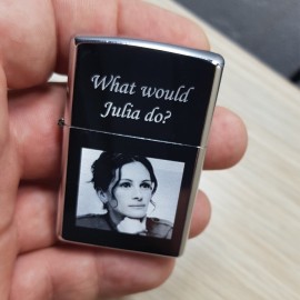 Brichetă Personalizată Tip Zippo cu Poză și Mesaj, Gravură, Cadou Ideal pentru Iubit / Soț, Cutie Cadou Inclusă