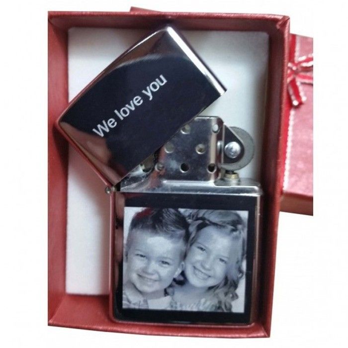 Brichetă Personalizată Tip Zippo cu Poză și Mesaj, Gravură, Cadou Ideal pentru Iubit / Soț, Cutie Cadou Inclusă
