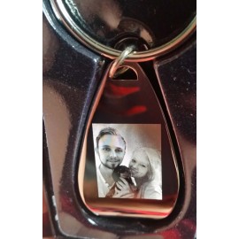 Breloc personalizat in forma ovala cu desfacator capace gravat cu poza si text