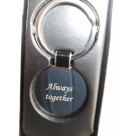 Breloc personalizat rotund gravat cu textul tau